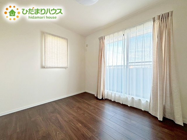 お掃除しやすく、清潔感を保てるのでダニも発生しにくいフローリング♪