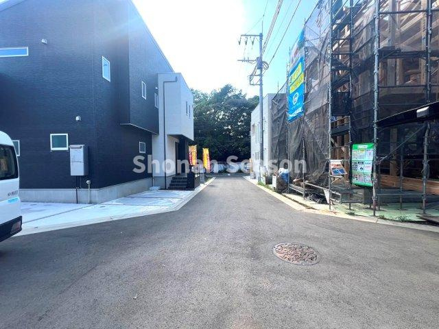 学区：依知小・藤塚中学校近く、お子様の通学も楽々！　スーパー・ドラッグストア（徒歩5分）毎日のお買い物便も良好ですよ♪