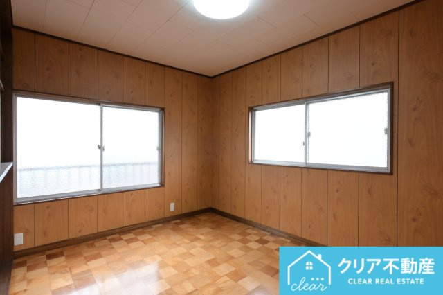 二面採光で明るい居室です♪陽の光がしっかりと入ります♪