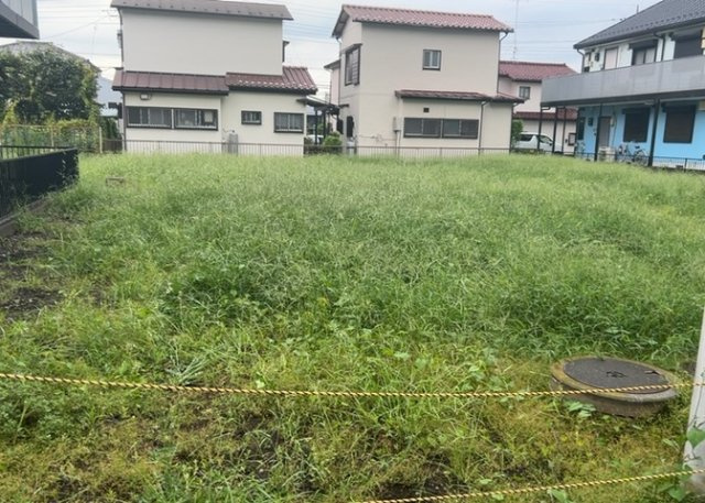 土地の形が極端に長細かったり、狭小地、あるいは道路との高低差がある傾斜地だった場合、後々売ろうとしても買い手がつかない場合もあります。後々、売却することになった時に価値の下がらない土地を選びましょう。