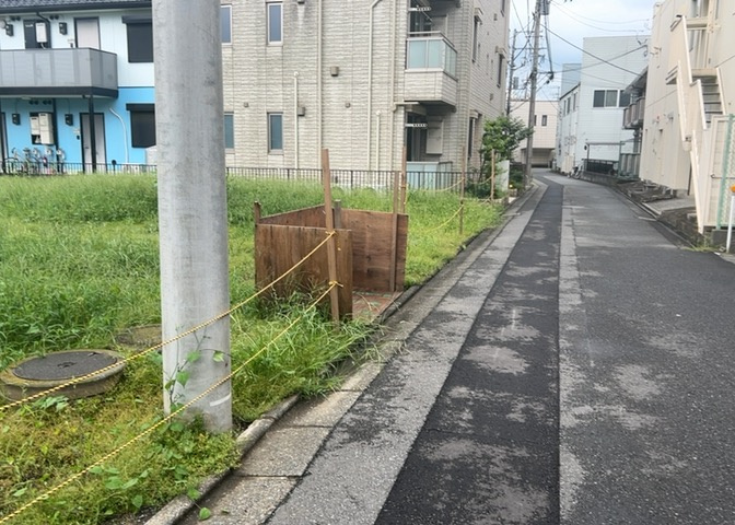 土地を買う際、住む地域の自治体や福祉の補助制度にも注目してみましょう。子供や老人の医療補助やゴミ出しのルールなど、自治体によってルールに大きな違いがあるため、暮らしやすい土地で判断するとよいでしょう。