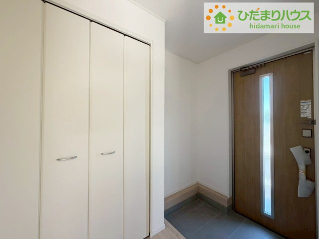 スニーカーマニアも納得の天井まであるシューズボックス!(^^)!