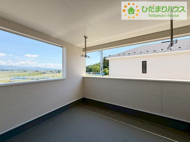 広々としたバルコニー。お洗濯物もぜーんぶ干せちゃいます！！