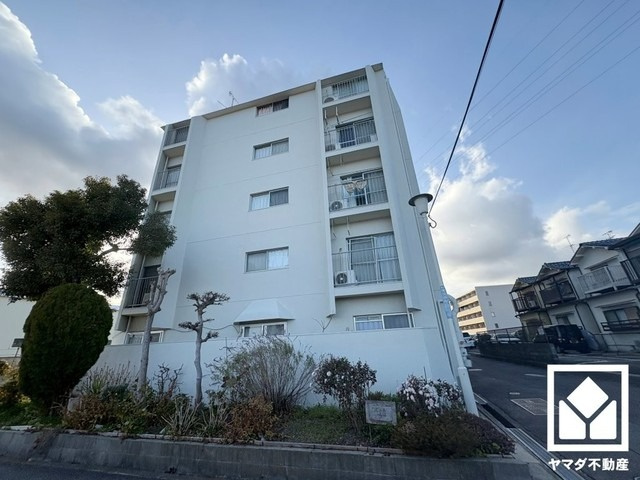 全居室バルコニーに繋がるお部屋となっております。風通しが良く、明るい陽光がたっぷり差し込む心地よい生活空間です。