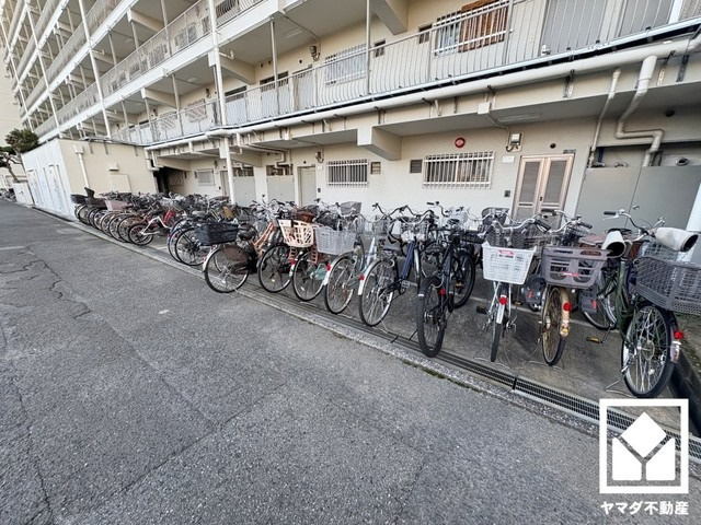広々としており、使い勝手の良い駐輪場・バイク置き場がございます。