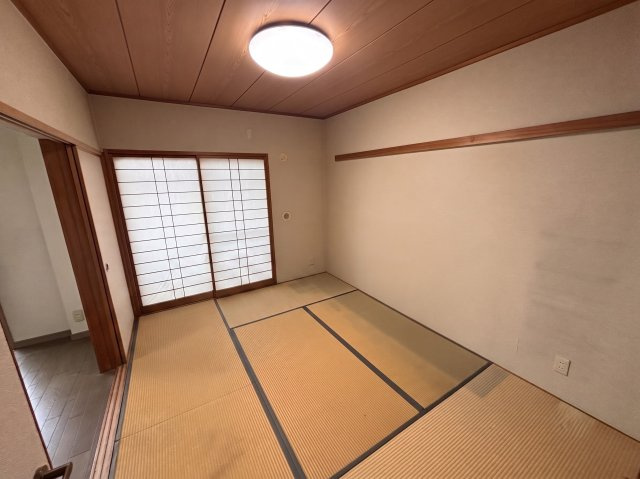 ※現況の室内には家具・備品等がございますが、AI画像処理によりこれらを除去した状態を表示しています。