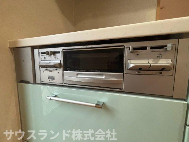 お魚やお肉を美味しく焼き上げるグリルを備えたシステムキッチンです！お料理のレパートリーが広がり、毎日の食卓がさらに豊かになります。お手入れもしやすく、いつでも清潔な状態で楽しくお料理ができます☆