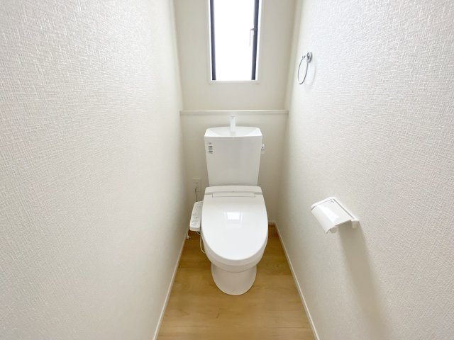 トイレは2か所あり、朝の混雑も安心です（施工例）　