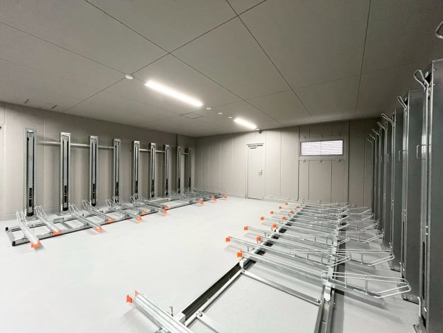 【駐輪場】屋内なので自転車が雨風にさらされる心配もありません。