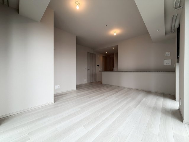 【リビングダイニング】たくさんの陽が差し込み、お部屋全体が明るく、暖かみある空間です◎