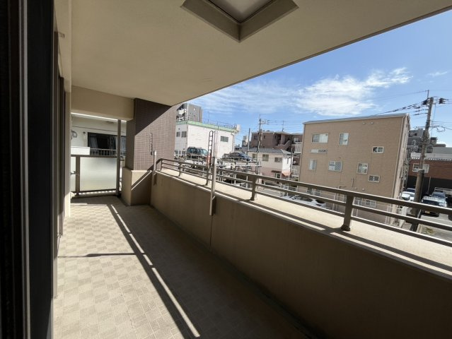 南側の広々としたバルコニー