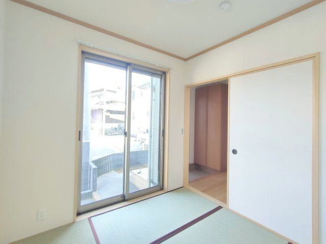 【和室】　裸足でくつろげる和室もございます。畳の香りでリラックス♪