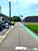 前面道路含む現地写真です