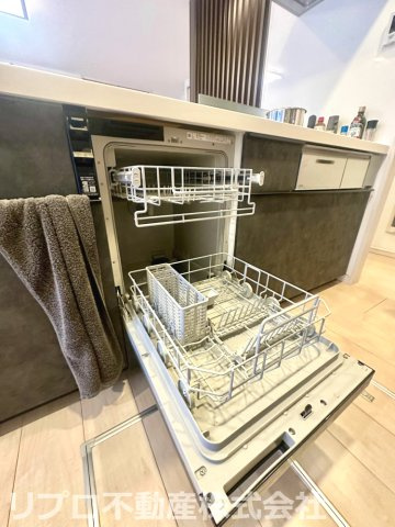 毎日の食器洗いを劇的にラクにするフロントオープン食洗機！