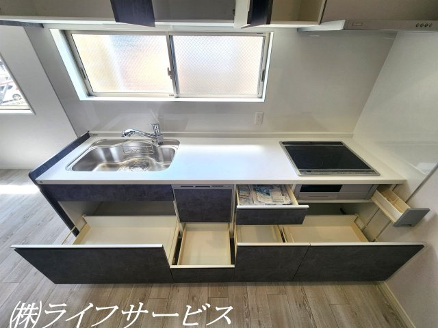 システムキッチン新調／ＩＨクッキングヒーター、ビルトイン食器洗浄乾燥機＆浄水器付の機能的なキッチン！