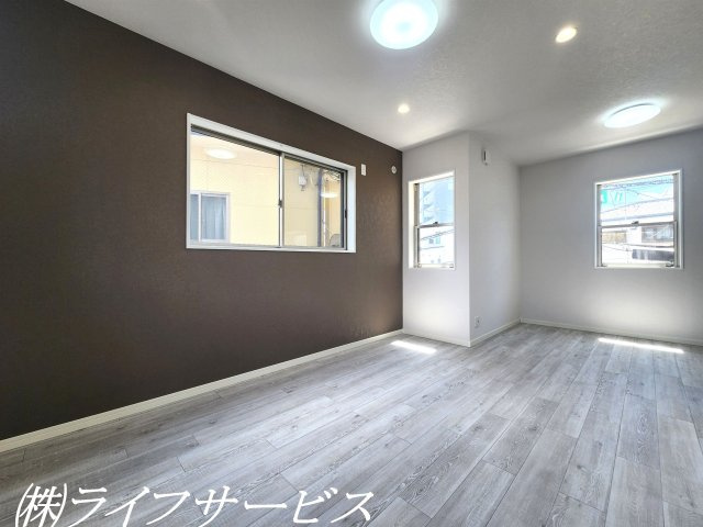 ＬＤＫ12.6帖／開口部多数あり！陽当り良好！