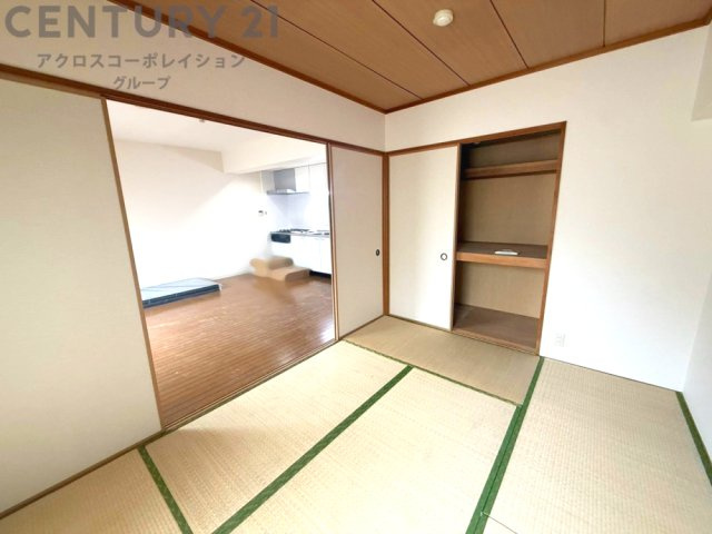 寝室…リラックスできるプライベート空間で、快適な睡眠をサポート。個人の好みに合わせたインテリアや寝具で心地良さを追求。プライベートな時間を過ごし、リフレッシュする場所におすすめです。
