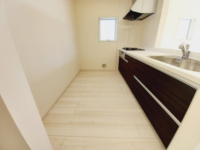 同施工◆キッチンの写真です◆　デザイン性と機能性を兼ね備えたキッチンです。　収納力も大満足◎　対面式キッチンは、家族の会話が途切れませんね♪　　　