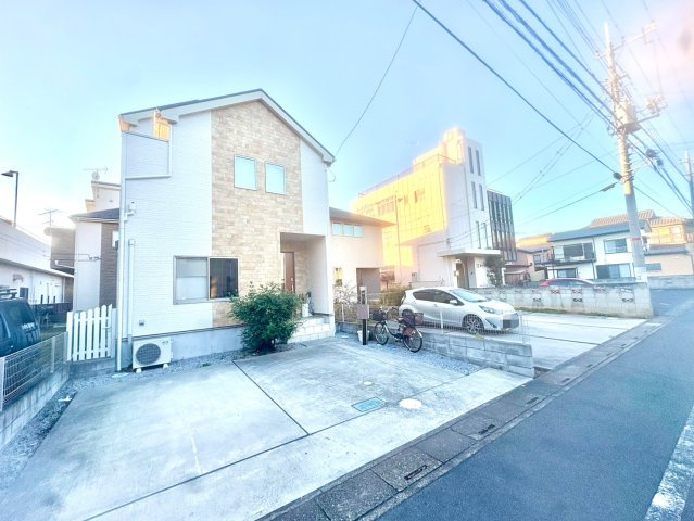 全室南向き・全居室に収納がある4LDK・ロフト！キッチン・洗面・浴室がワンフロアにまとまり、家事がスムーズにこなせる間取りです。駐車スペース2台可(車種による)