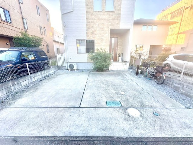 全室南向き・全居室に収納がある4LDK・ロフト！キッチン・洗面・浴室がワンフロアにまとまり、家事がスムーズにこなせる間取りです。駐車スペース2台可(車種による)