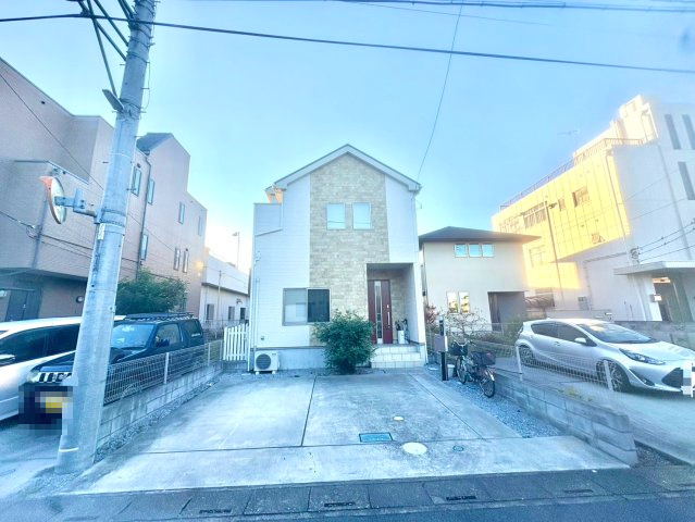全室南向き・全居室に収納がある4LDK・ロフト！キッチン・洗面・浴室がワンフロアにまとまり、家事がスムーズにこなせる間取りです。駐車スペース2台可(車種による)