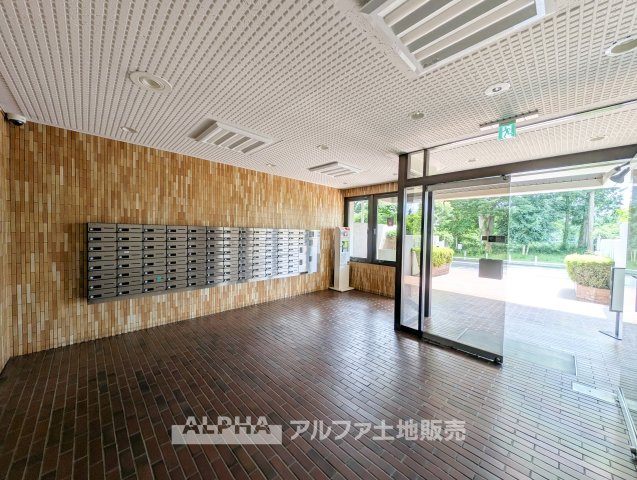 【Lobby】　◆ロビー◆管理が行き届いたロビーは、毎日の行き帰りを気持ちよく迎えてくれる空間。住まい全体に安心感と清潔感を感じられます。