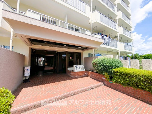 【Lobby】　◆ロビー◆住まいへ帰るたびに心を落ち着かせてくれるロビー。整えられた共用空間が、快適な暮らしの始まりをやさしく演出します。