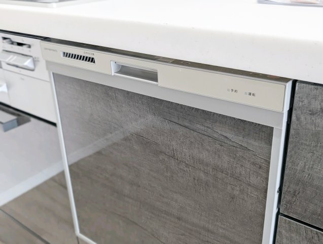 【Food　washing　machine】　◆食洗機◆お子様の面倒を見れる時間が増え時短になります。加えて手荒れも防げてしかも節水が高い為、大変人気があり重宝します。