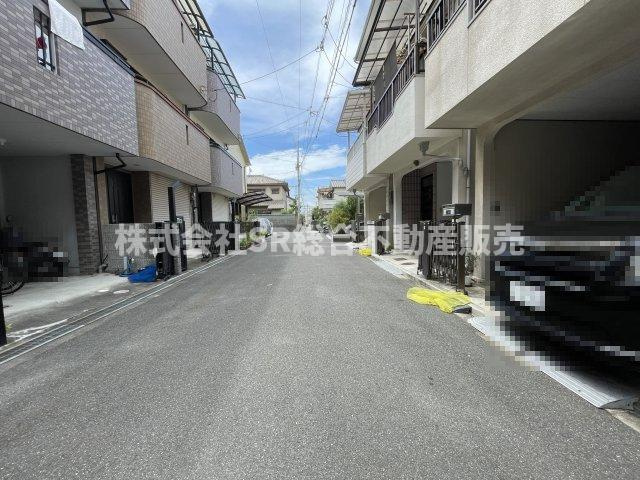 前面道路含む現地写真です