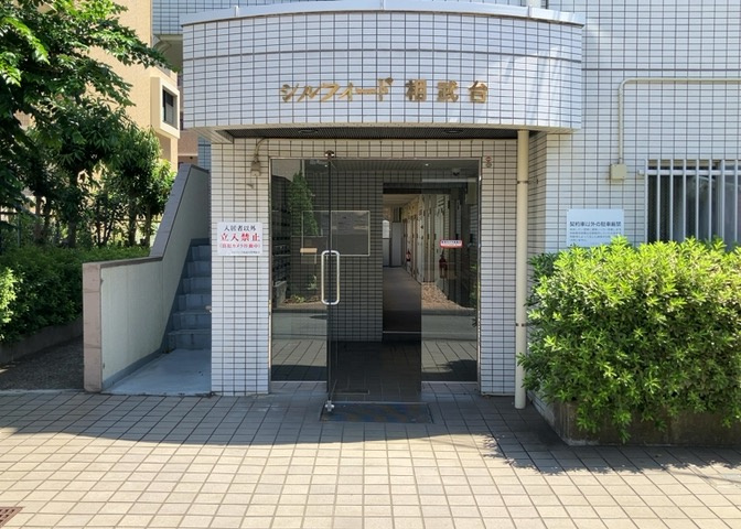 マンションのエントランスには、もともと風よけや防犯の役割がありますが、マンションによって宅配ボックスなどの設備が備わっている所もあります。日々の生活をイメージしながら生活しやすさをチェックしましょう。