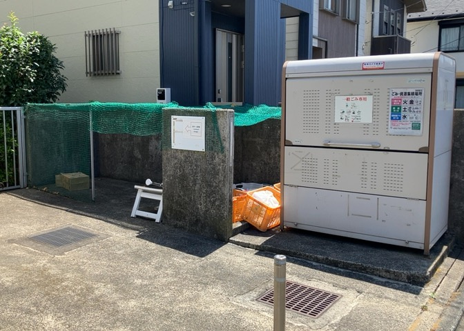 共有部分は、住民なら誰もが使える設備のこと。例えば駐車場やエレベーター、インターネット設備、セキュリティ設備などがあります。他にも、マンションの廊下・外部階段やエントランス・ゴミ置き場などがあります。