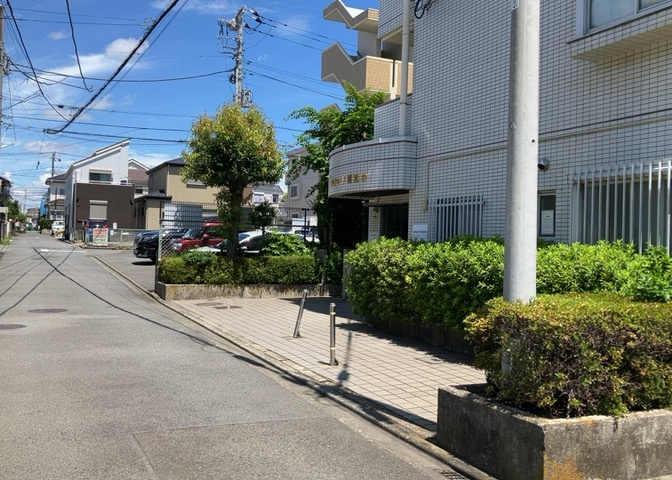隣家の土地はどうなっているのか、生活利便施設が近くにあるのか、学校まで近いかなど、お客様のライフスタイルにあわせたイメージが重要です。また、近くにあると困る施設が近くにないかも確認するといいでしょう。