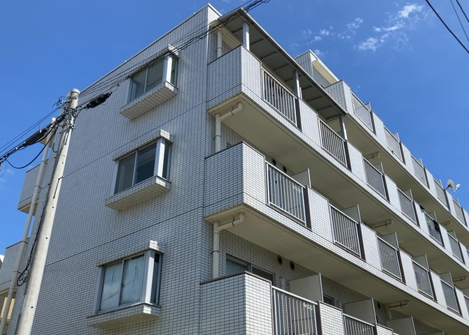眺望の良さを楽しめるダイニングキッチンで家族団らんの時間を過ごしてはいかがでしょうか。バルコニーから見える景色を家族で眺める時間は、時間が経つのを忘れてしまいそうですね。是非、現地を見に行きましょう！