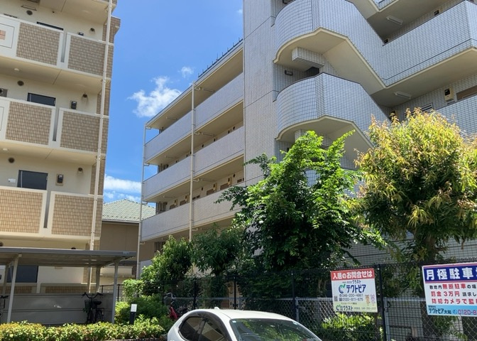 ＳＲＣ造は強度や耐震性の面でもRC造と比べて優れています。そのため、10階建以上の高層または超高層マンションなどの建築にも多く採用されています。柱や梁などのサイズが小さくても高い耐震性を確保できます。