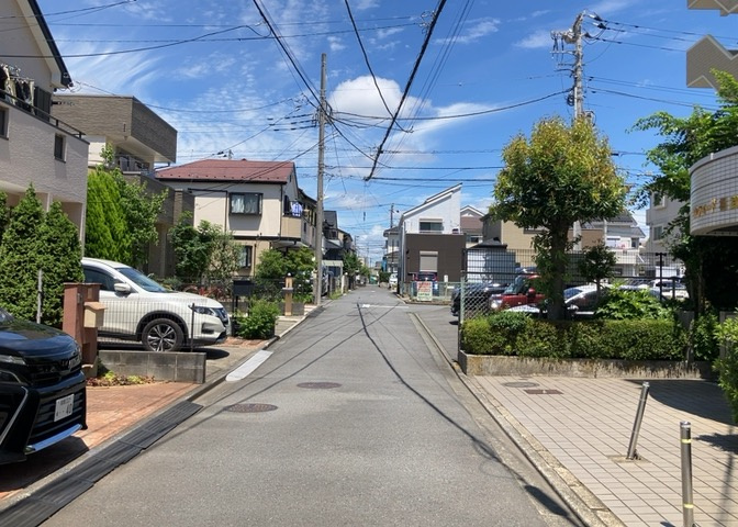 眺望を気にして物件を探す場合、前面に建物が建っていないか現地で確認しましょう！前面に建物があると景色はもちろん、日当たりや風通しにも影響が出てきます。住んだ時のことを想像しながら現地見学をしましょう。