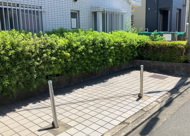 駐車場と明記されていても、最小スペースでつくられた駐車場だと大型車は駐車できなかったり、出入りしにくくなったりする可能性があります。お車のサイズと購入したい物件の駐車場のサイズを現地で確認しましょう。