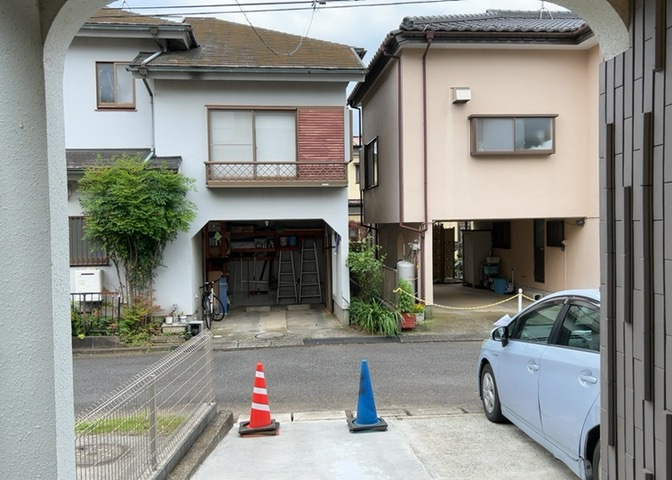 眺望を気にして物件を探す場合、前面に建物が建っていないか現地で確認しましょう！前面に建物があると景色はもちろん、日当たりや風通しにも影響が出てきます。住んだ時のことを想像しながら現地見学をしましょう。