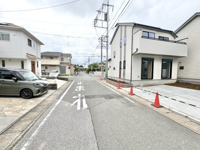 全9棟の分譲住宅で、2026年6月に完成予定です。「吉川美南」駅まで徒歩約21分になります。ぜひ現地をご覧ください♪