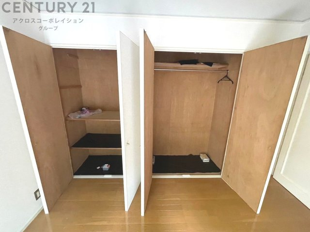 衣類やアクセサリー、小物類の収納が便利で整理整頓がしやすく、部屋の美観を保ちつつ、スペースを最大限に活用できます。衣服のしわやダメージを防ぎ、長持ちさせることができます。