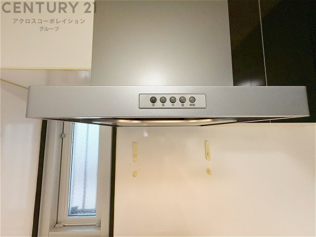 パワフルな吸引力で調理中の臭気等をしっかり処理してくれ、室内を快適に保ってくれます。　