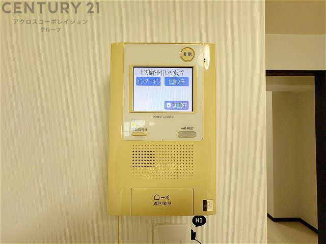 訪問者が来たときにテレビ画面で確認できるため、安心してドアを開けられます。録画機能があるものもあり、留守中に来訪者を記録しておくことができます。利便性が高く、セキュリティ面でも安心です。　