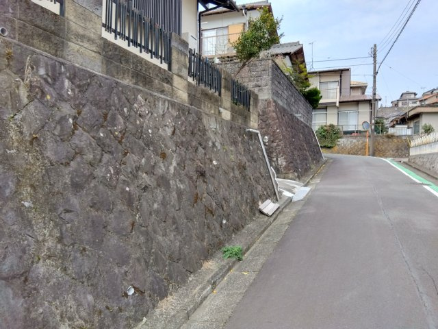 閑静な住宅地に位置しています。車通りが少なく騒音も気にならない穏やかな環境です。