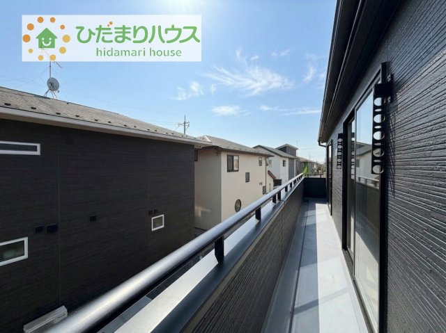 広々としたバルコニー。お洗濯物もぜーんぶ干せちゃいます！！