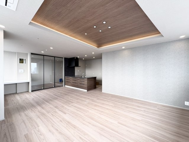 【リビングダイニング】約23.8帖の広々空間☆床暖房完備で冬でも足元あたたか！