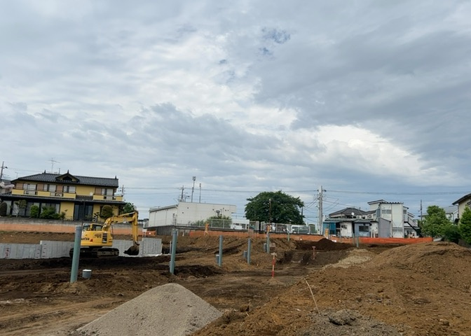 土地を買う際、住む地域の自治体や福祉の補助制度にも注目してみましょう。子供や老人の医療補助やゴミ出しのルールなど、自治体によってルールに大きな違いがあるため、暮らしやすい土地で判断するとよいでしょう。