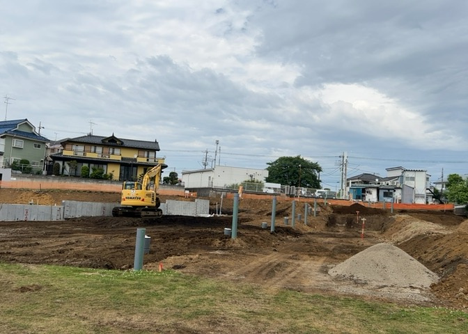 人が暮らすうえで日光は大切な要素となります。日当たりの良さは譲れないポイントですね。併せて近くに大きな建築物の建築予定がないか、あるいはそれが可能な土地が近くにないか事前に確認することもお勧めします。
