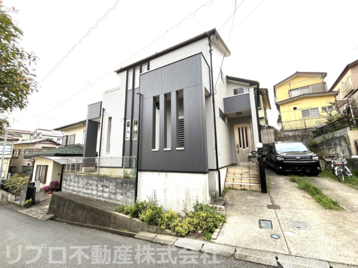 外壁塗装済みの4LDK♪室内リフォームもご相談ください♪敷地面積54坪以上！駐車スペース2台分あり！車種により3台も可能です。