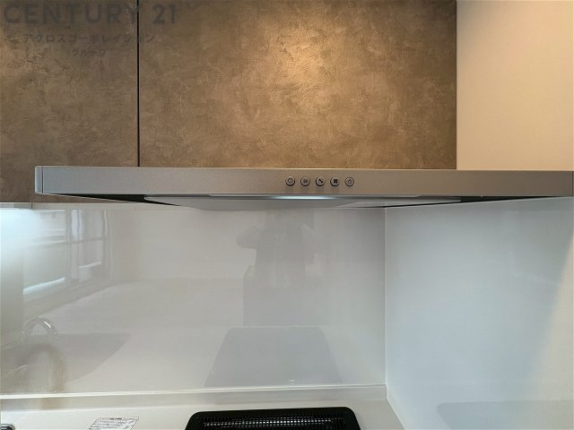 パワフルな吸引力で調理中の臭気等をしっかり処理してくれ、室内を快適に保ってくれます。
