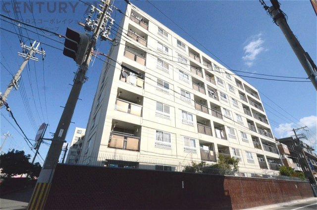 鉄骨造8階建て