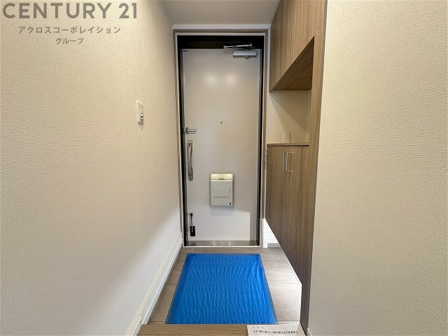 大きな玄関収納付きの玄関です　家族皆様の履物をしっかり収納できます